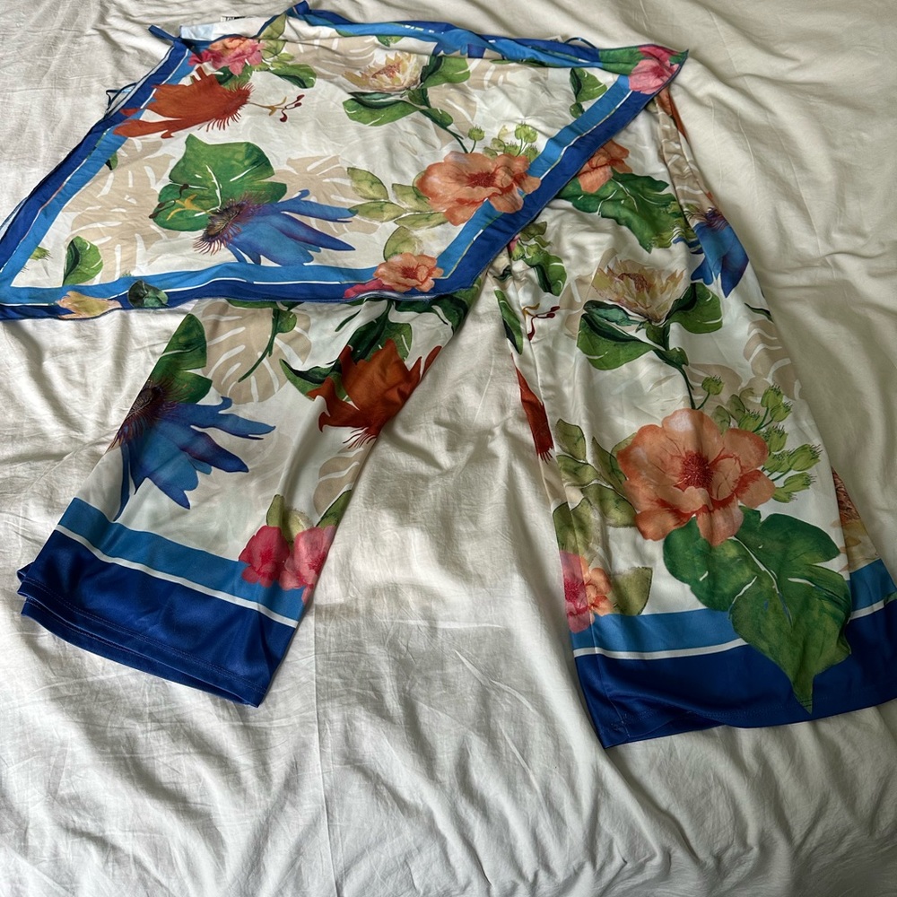 Handkerchief top with matching wide leg pants.